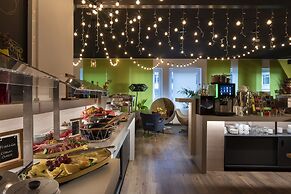 greet Berlin Alexanderplatz