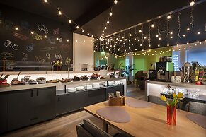 greet Berlin Alexanderplatz