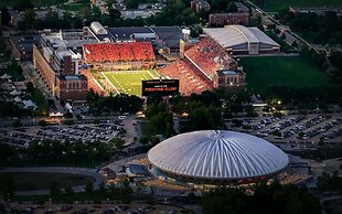 I Hotel And Illinois Conference Center