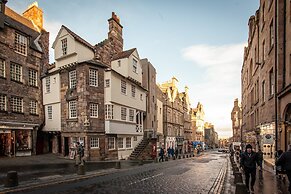 Holiday Inn Express Edinburgh Royal Mile by IHG