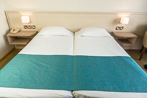 Cynthiana Beach Hotel