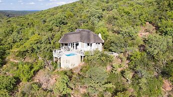 Clifftop Exclusive Safari Hideaway