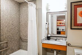 Comfort Suites At Virginia Center Commons