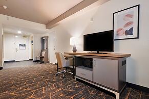 Holiday Inn & Suites Oakland Airport by IHG