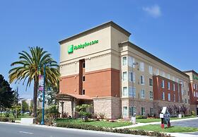 Holiday Inn & Suites Oakland Airport by IHG