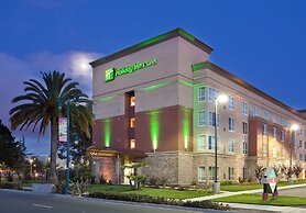 Holiday Inn & Suites Oakland Airport by IHG
