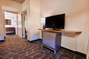 Holiday Inn & Suites Oakland Airport by IHG