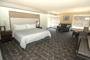 Holiday Inn & Suites Oakland Airport by IHG