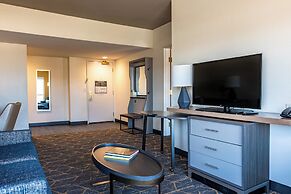 Holiday Inn & Suites Oakland Airport by IHG