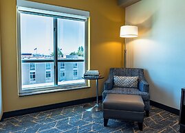 Holiday Inn & Suites Oakland Airport by IHG