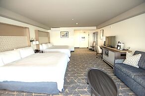 Holiday Inn & Suites Oakland Airport by IHG