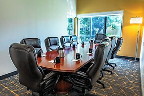 Holiday Inn & Suites Oakland Airport by IHG