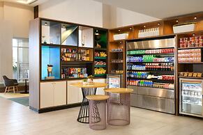 Holiday Inn & Suites Oakland Airport by IHG