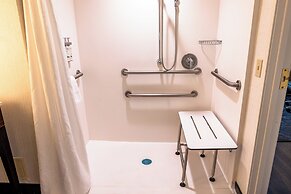 Holiday Inn & Suites Oakland Airport by IHG