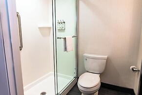 Holiday Inn & Suites Oakland Airport by IHG