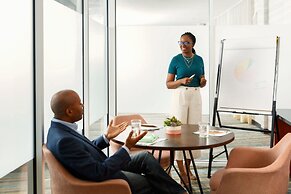 Holiday Inn & Suites Oakland Airport by IHG