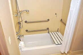 Holiday Inn & Suites Oakland Airport by IHG