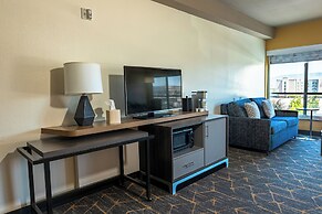 Holiday Inn & Suites Oakland Airport by IHG
