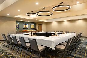 Holiday Inn & Suites Oakland Airport by IHG
