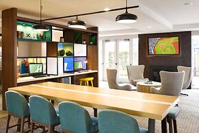 Holiday Inn & Suites Oakland Airport by IHG