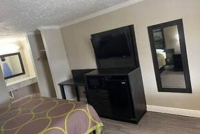 Super 8 by Wyndham Picayune