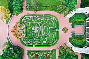 Hong Kong Disneyland Hotel