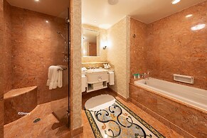 Hong Kong Disneyland Hotel