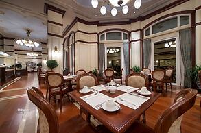 Hong Kong Disneyland Hotel