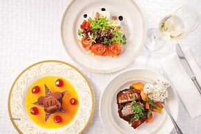 Hong Kong Disneyland Hotel