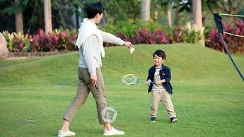 Hong Kong Disneyland Hotel