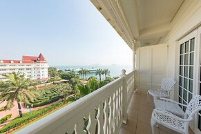 Hong Kong Disneyland Hotel