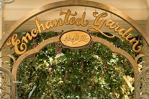 Hong Kong Disneyland Hotel