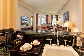 Hong Kong Disneyland Hotel