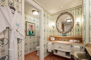 Hong Kong Disneyland Hotel