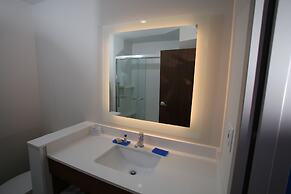 Holiday Inn Express & Suites Airport - Lincoln by IHG