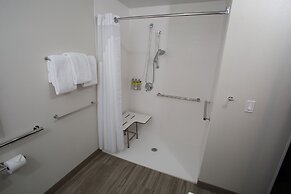 Holiday Inn Express & Suites Airport - Lincoln by IHG