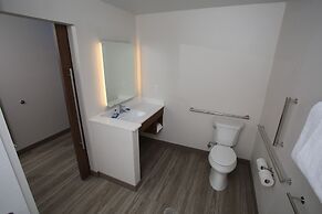 Holiday Inn Express & Suites Airport - Lincoln by IHG