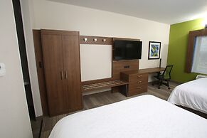 Holiday Inn Express & Suites Airport - Lincoln by IHG