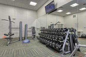 Holiday Inn Express & Suites Airport - Lincoln by IHG