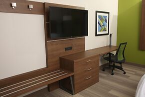 Holiday Inn Express & Suites Airport - Lincoln by IHG