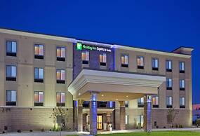 Holiday Inn Express & Suites Airport - Lincoln, an IHG Hotel