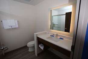 Holiday Inn Express & Suites Airport - Lincoln by IHG