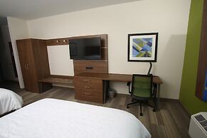 Holiday Inn Express & Suites Airport - Lincoln by IHG