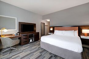 Hampton Inn & Suites Tulare