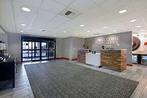 Hampton Inn & Suites Tulare