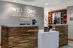 Hampton Inn & Suites Tulare