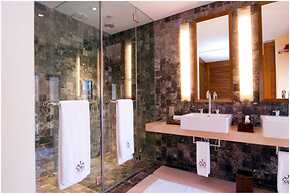 Villa Nautica Paradise Island Resort