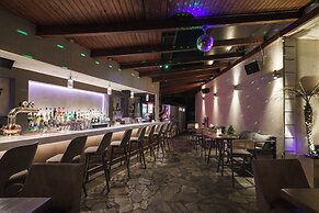 Axos Hotel