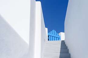 Abyssanto Suites & Spa