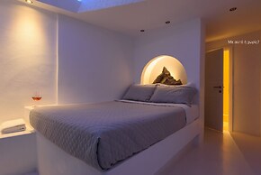 Abyssanto Suites & Spa